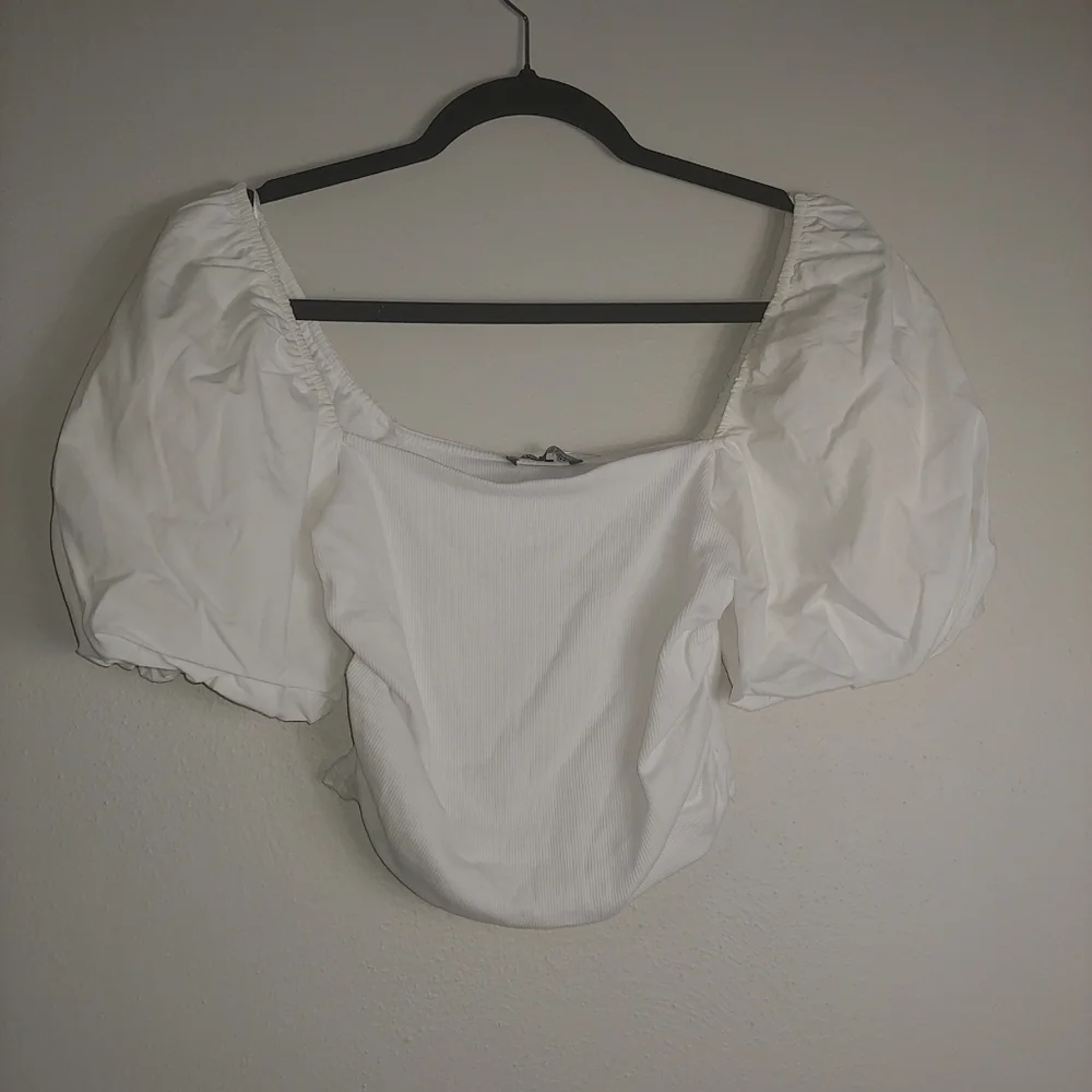 M NWT Zara White Puff Sleeve Crop Top